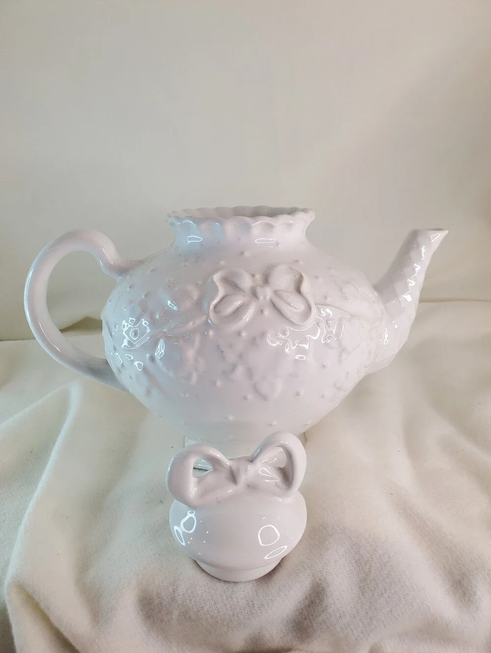 Lynn Hollyn Porta white ceramic teapot